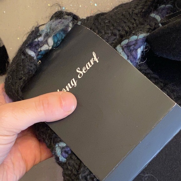 NWT made in Italy Oblong Scarf - Picture 3 of 9